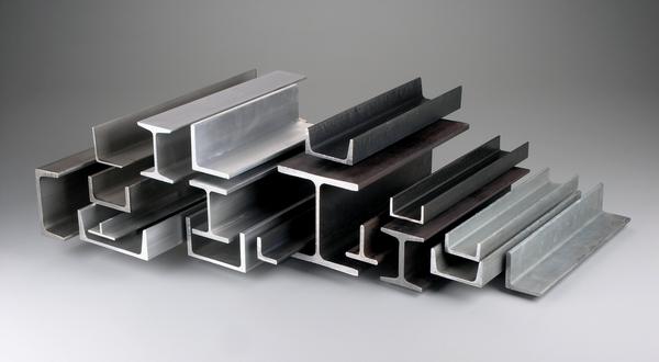 结构金属材料。铝，钢和镀锌的通道，角度，梁，TEE棒